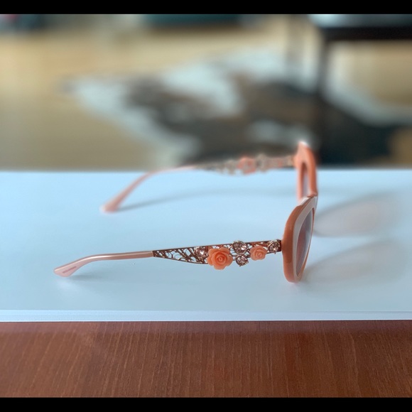 Dolce & Gabbana 4302B sunglasses - Picture 2 of 8